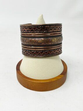 Unmarked Woman’s Bracelet sz 6.25 Copper Tone Wide Cuff Tribal BoHo Southwestern